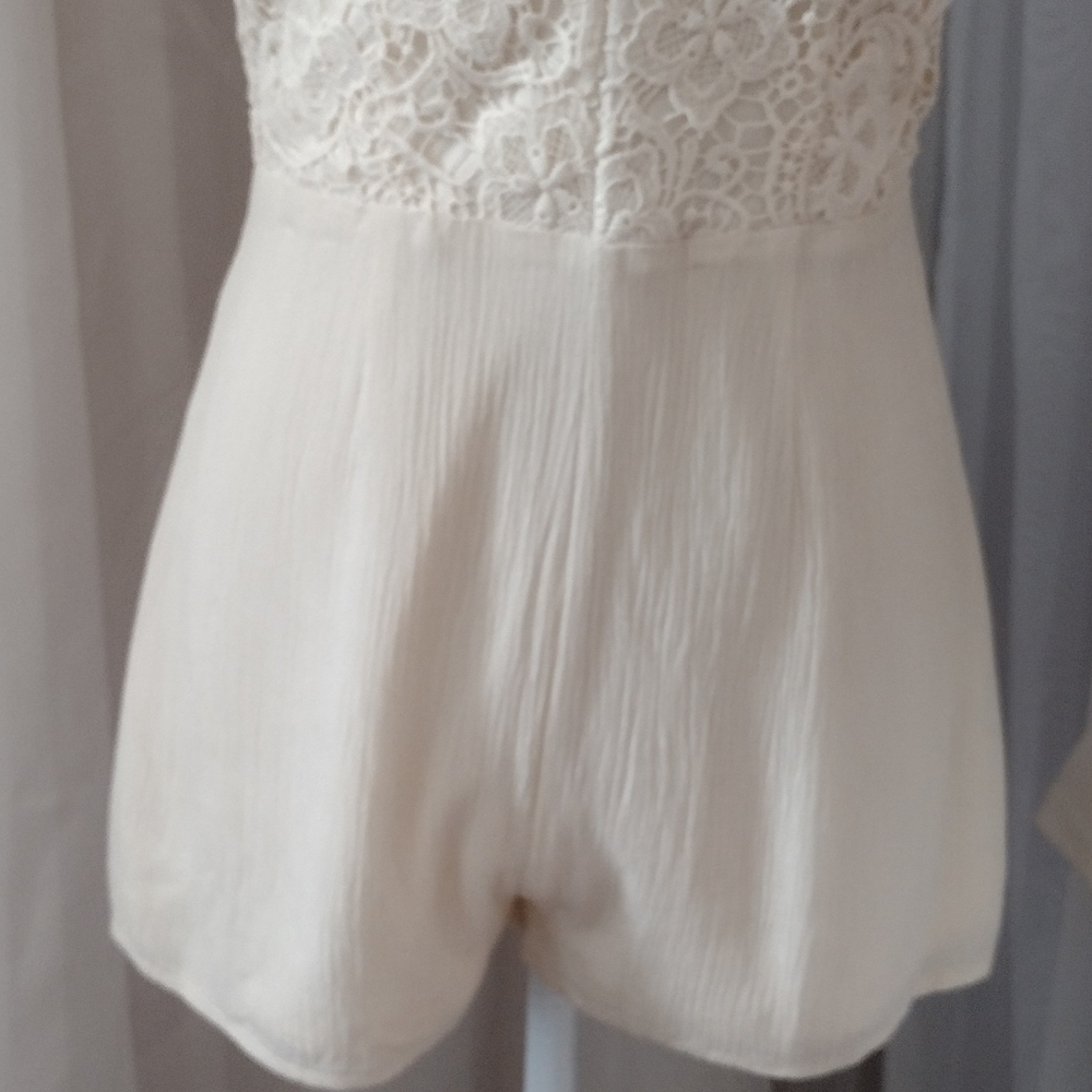 Forever 21 Romper With Lace Top. Size S - Picture 10 of 11